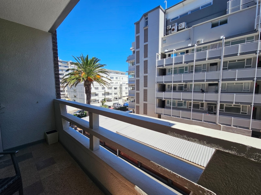 1 Bedroom Property for Sale in Sea Point Western Cape